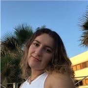 Soy una chica joven con muchas ganas de enseñar inglés a adultos o pequeños, y cualquier asignatura relacionada con las ciencias (matemáticas, biología, ciencias ambientales…) ya que actualmente estudio Ciencias Ambientales en la Universidad de Málaga.